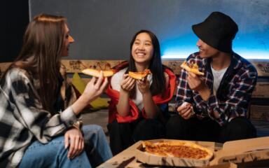 Students eating pizza